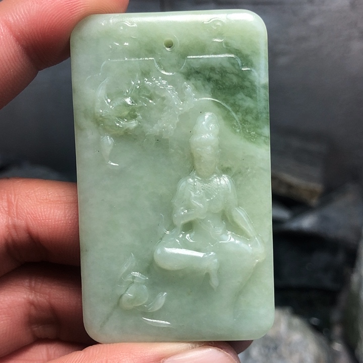 蛇纹石玉颈饰合金