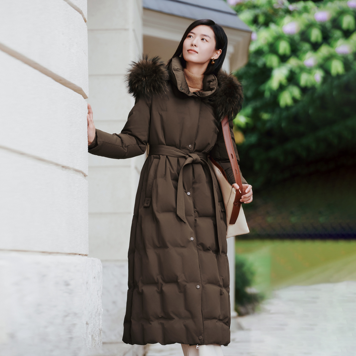 歌蒂诗冬季专柜新款时尚长款貉子毛领鹅绒羽绒服女款女8E43Y2518