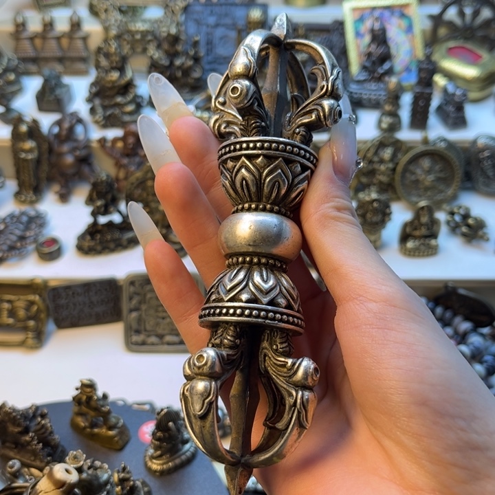 王***文泥塑闪价漏价一件