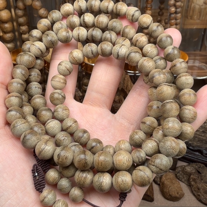 沉香沉香碎屑隆****店达拉干沉香卡9的29.7克