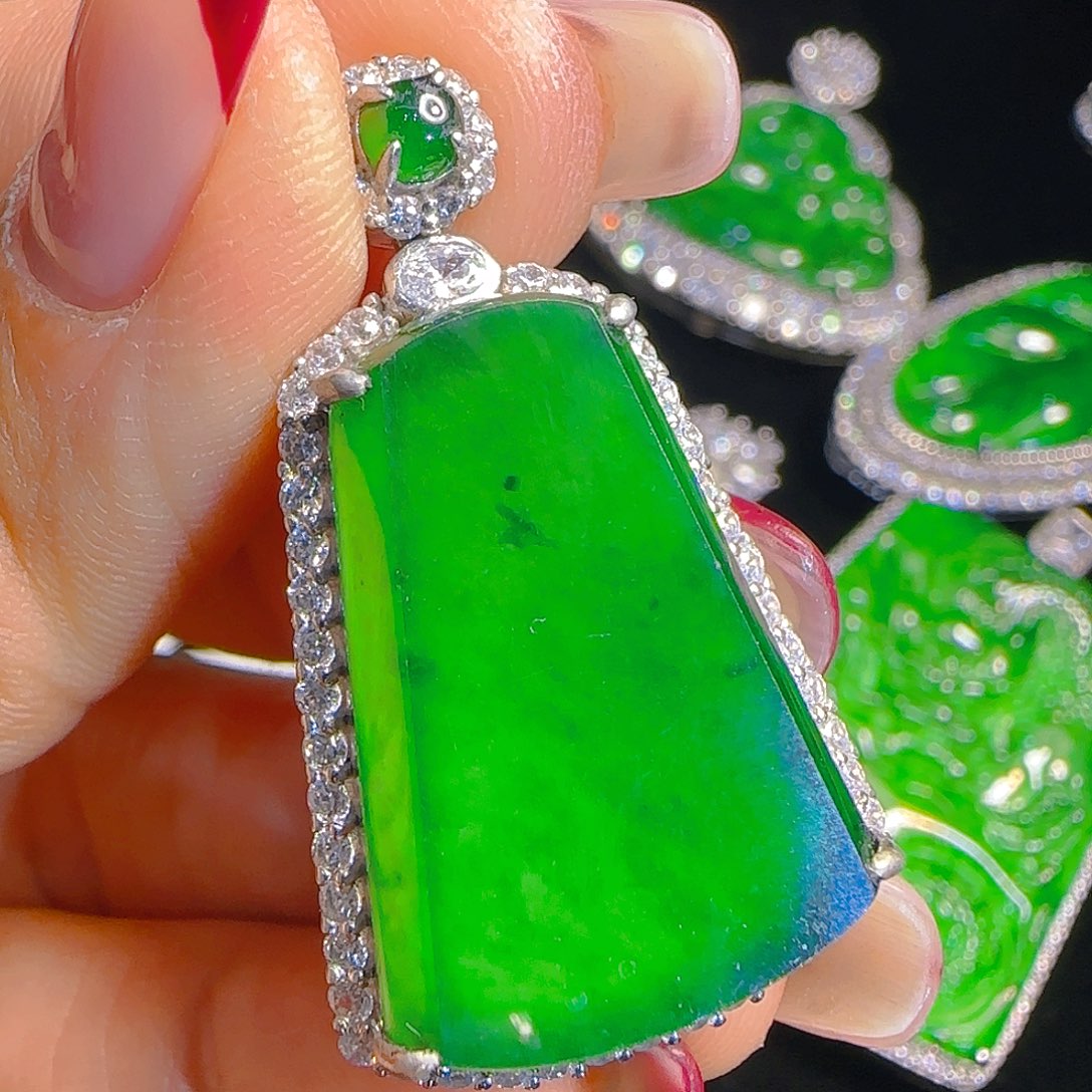 翡翠吊坠(赠链)银S925镶嵌