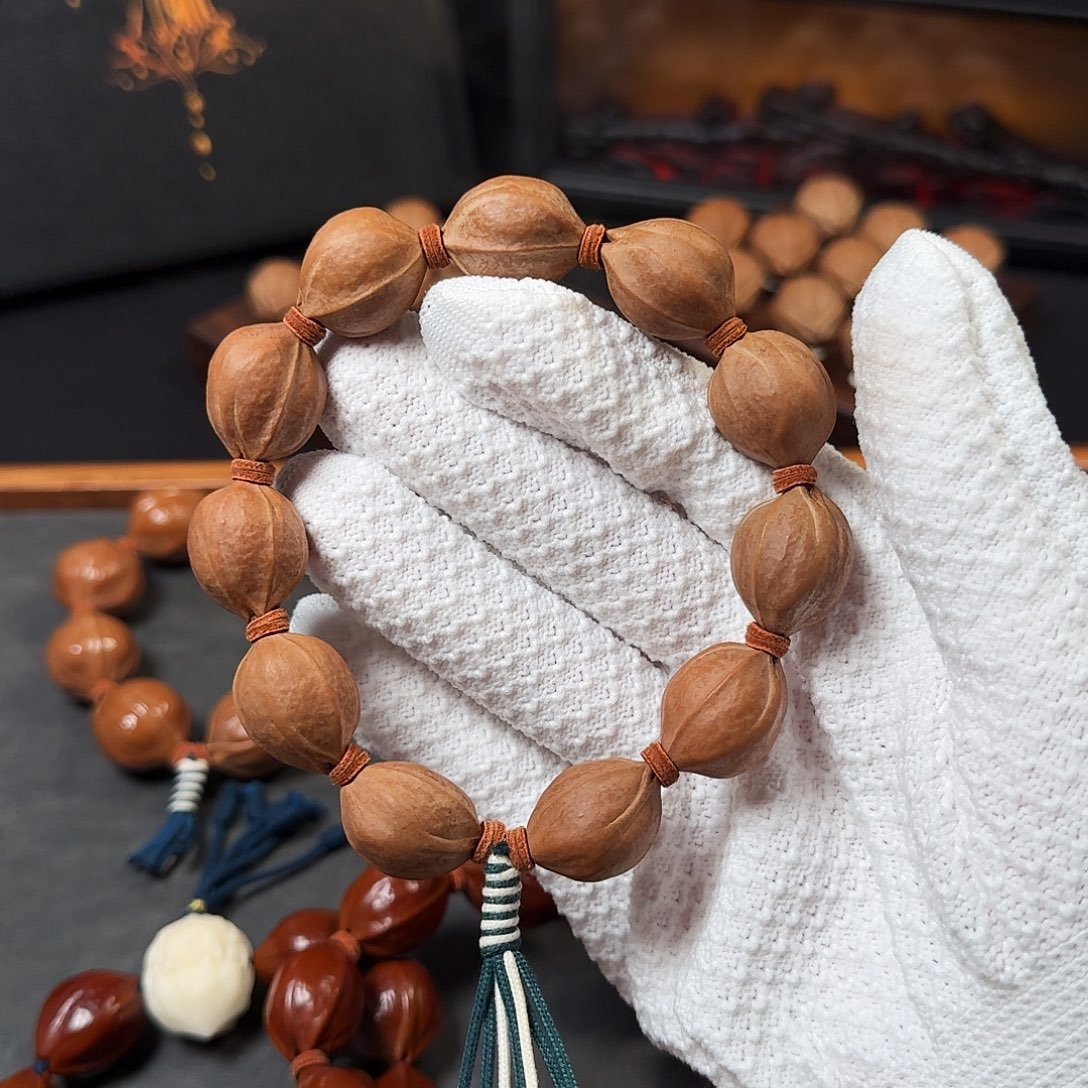 1.8*2.3短圆款原生态梅林铁核手串