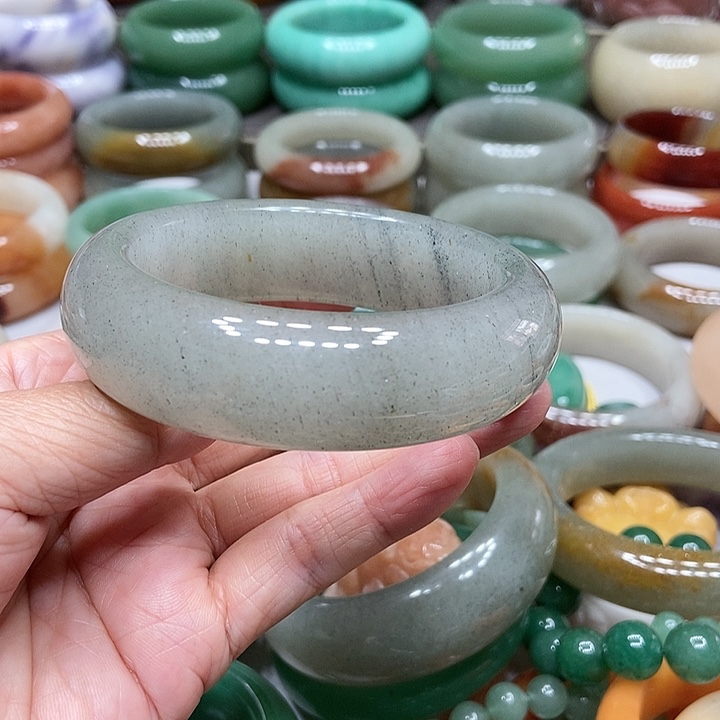 石英质玉手镯未镶嵌佳*