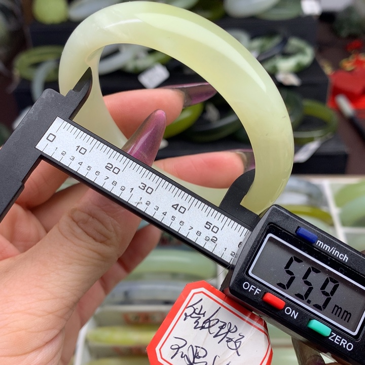 蛇纹石玉手镯未镶嵌503