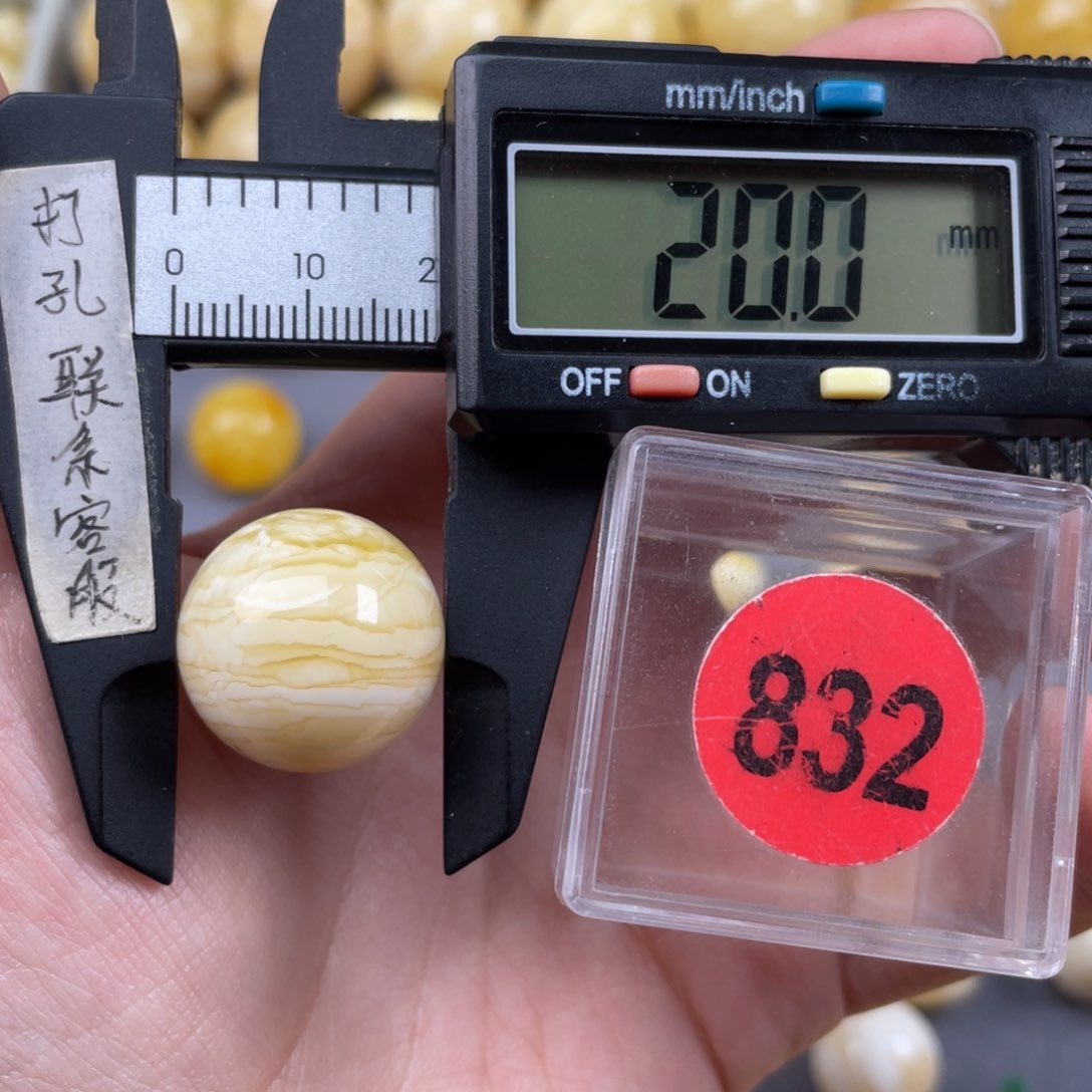 蜜蜡珠宝奇石未镶嵌不**豫