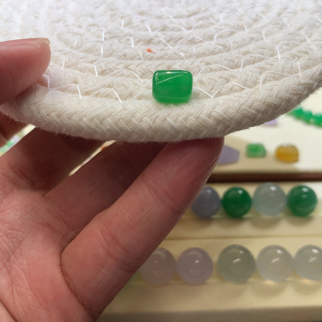 定制翡翠未镶嵌浓阳绿随形