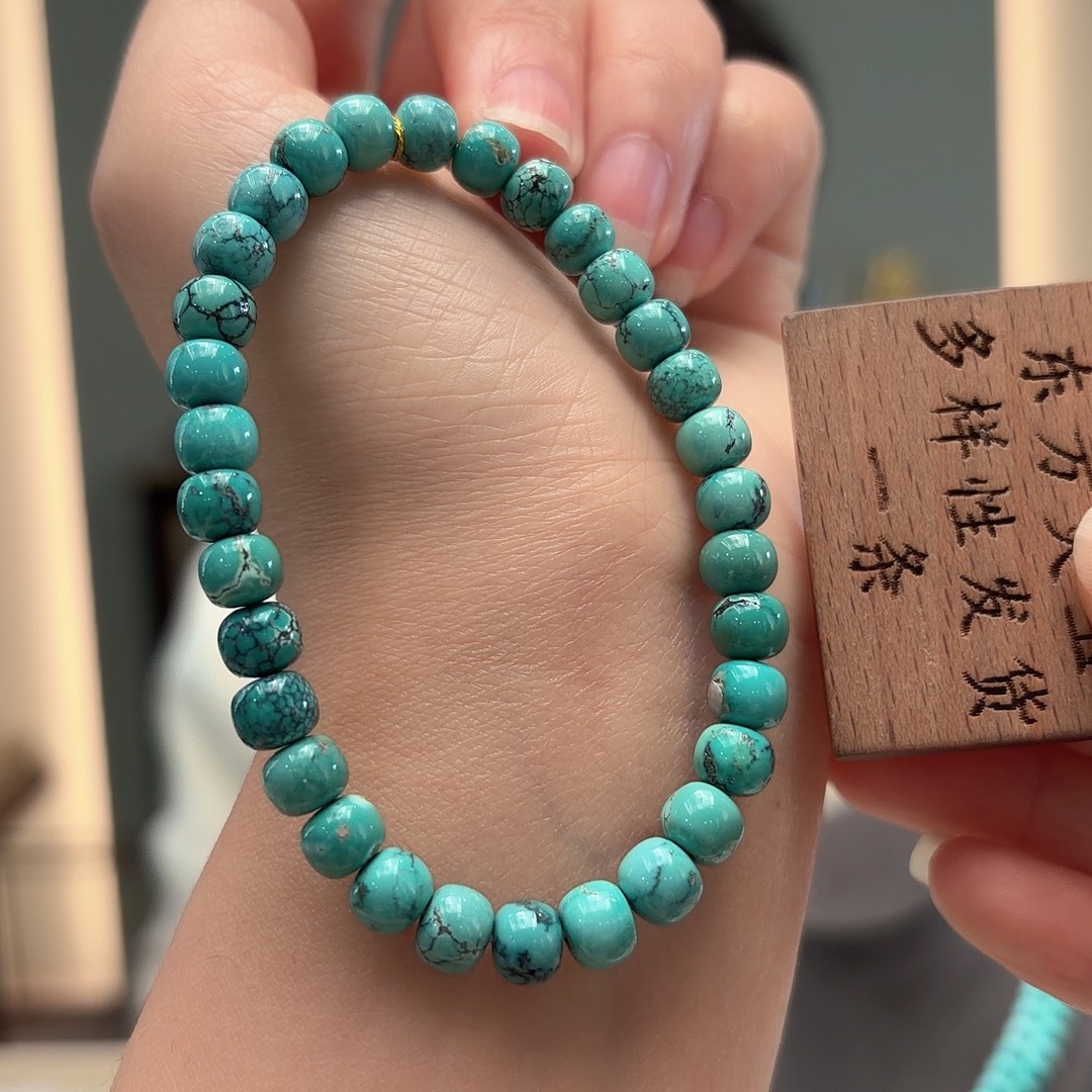 雪****绿松石未镶嵌颈饰