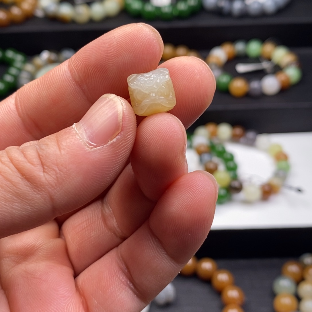 和田玉未镶嵌手串