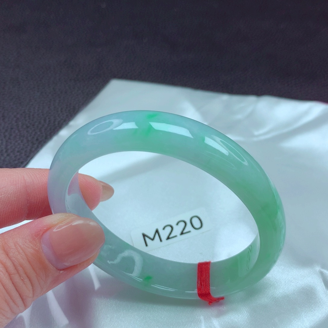 翡翠手镯未镶嵌手镯88