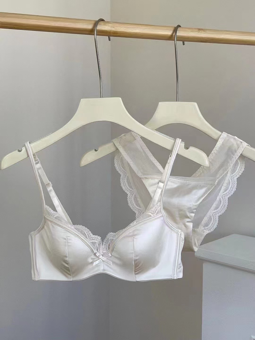 珠光小姐·小胸挺拔不空杯缎面质感柔软丝滑内衣套装