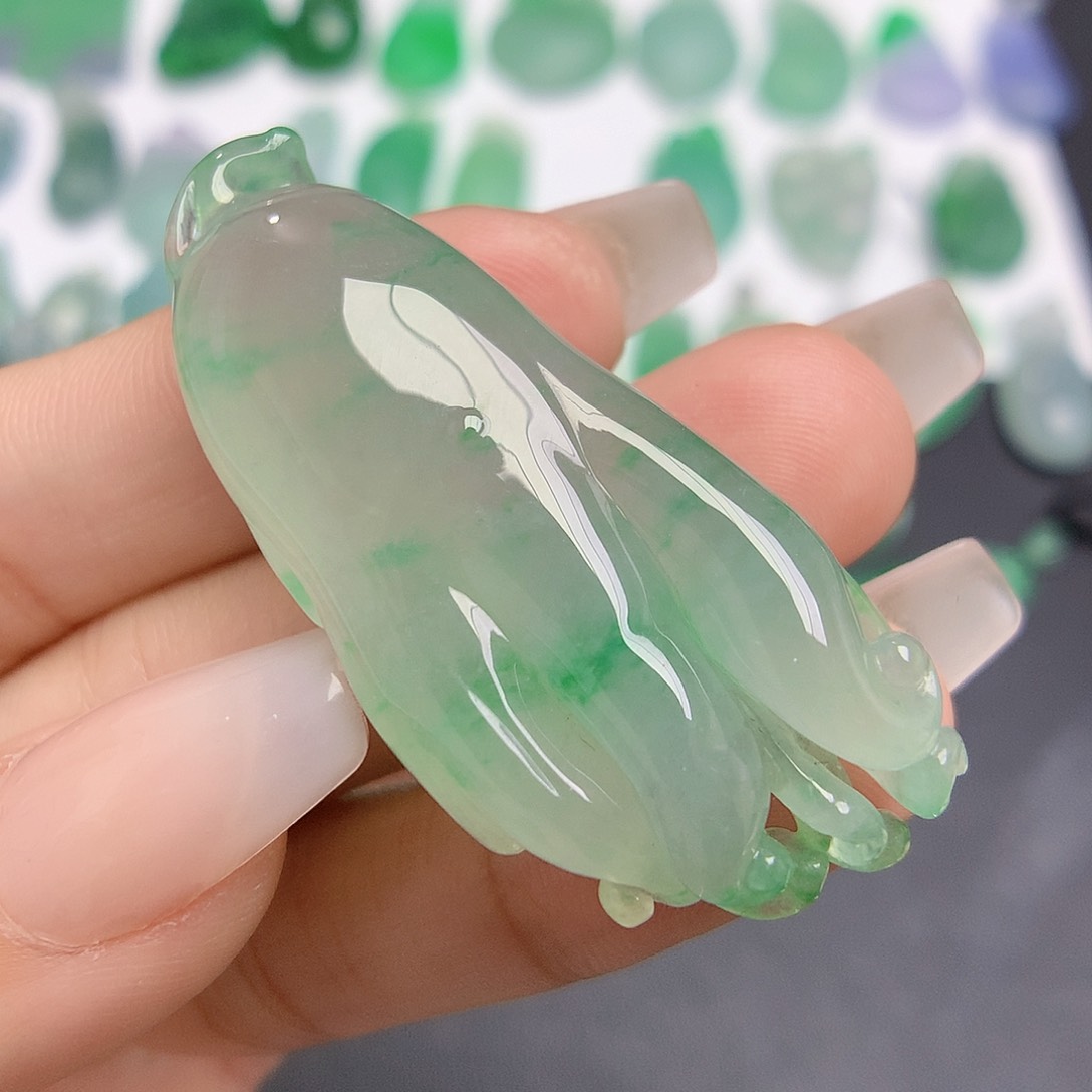 翡翠颈饰未镶嵌佛手瓜