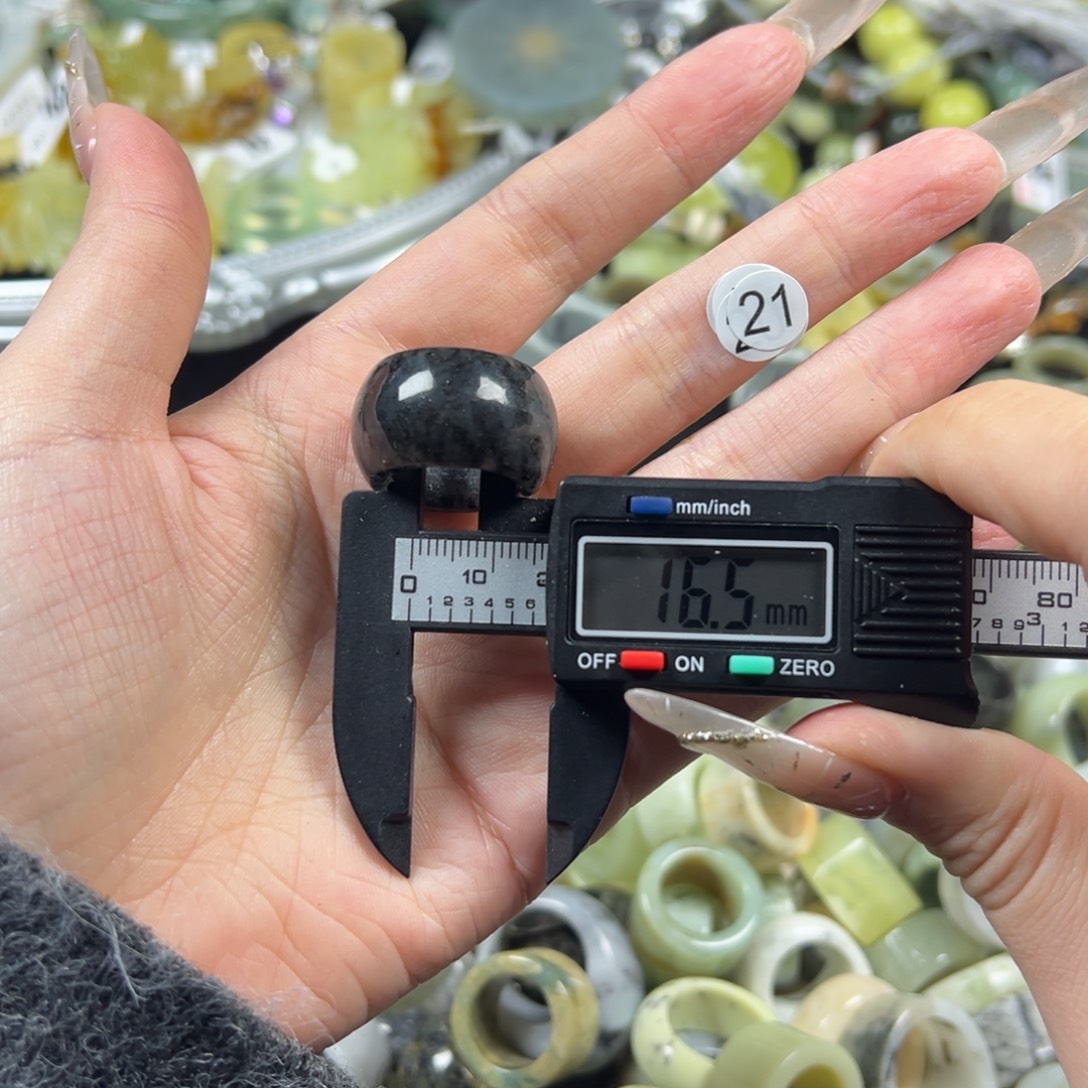 蛇纹石玉未镶嵌戒指