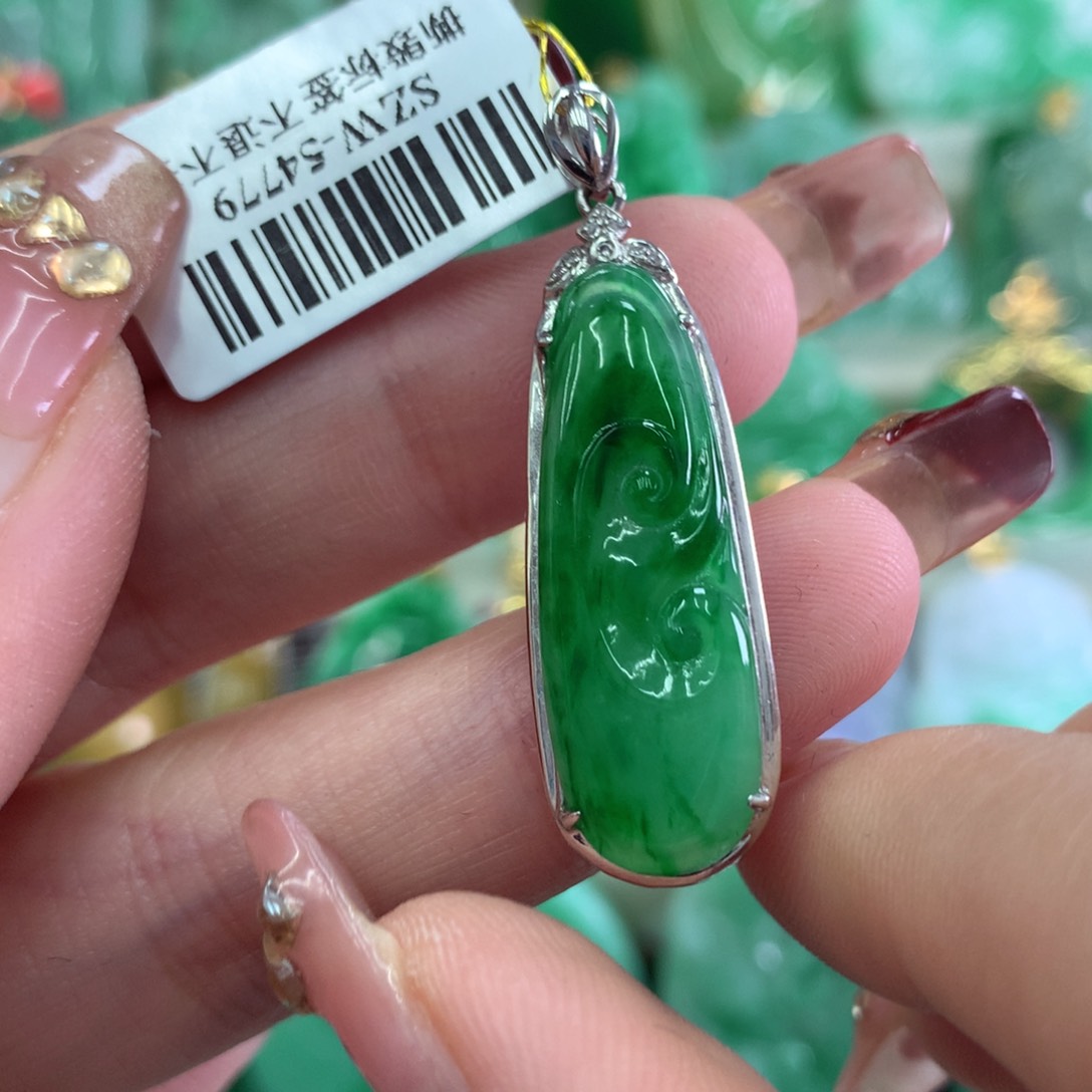 翡翠吊坠(不含链)18K金镶嵌