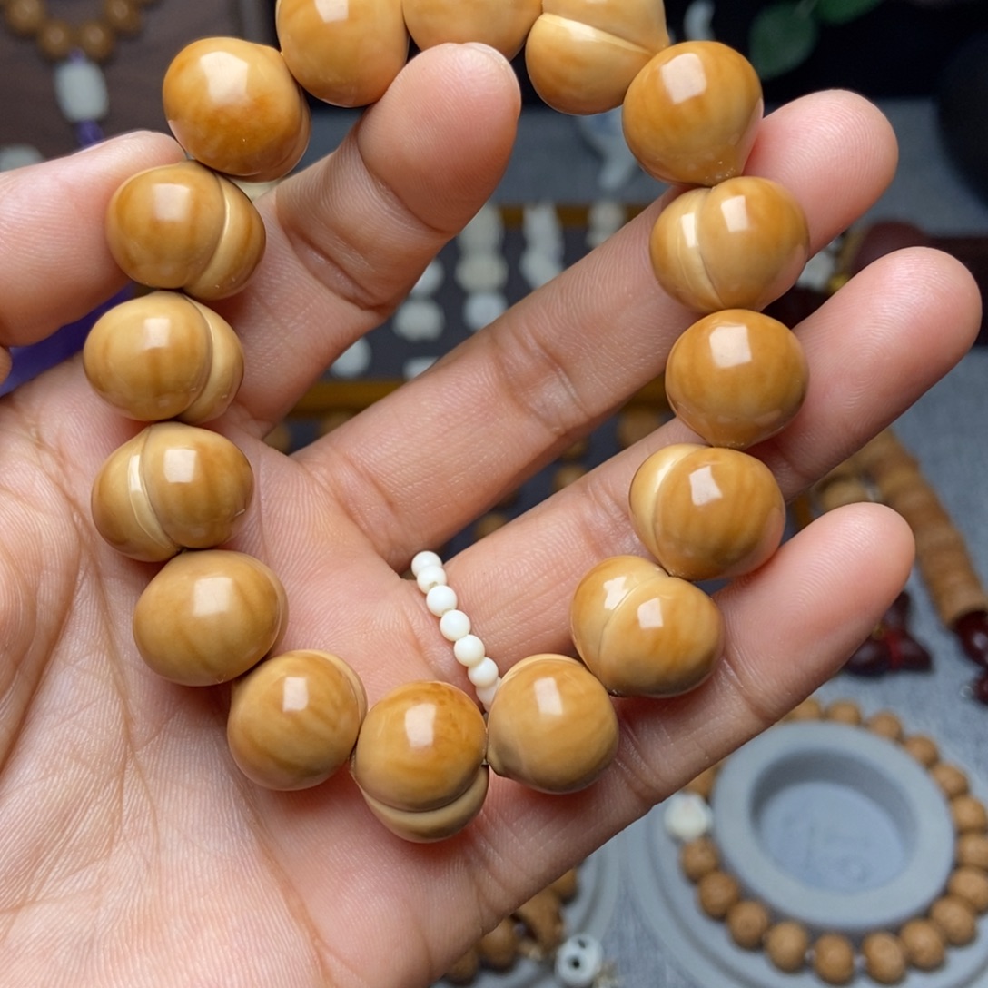 猴头核桃吊坠点瑕款手工屁桃