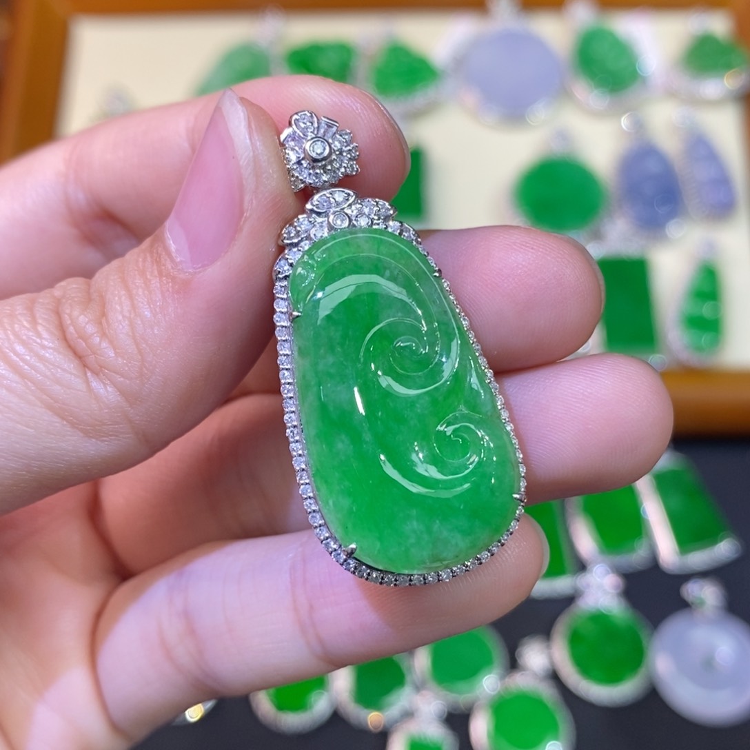 翡翠吊坠(不含链)18K金镶嵌