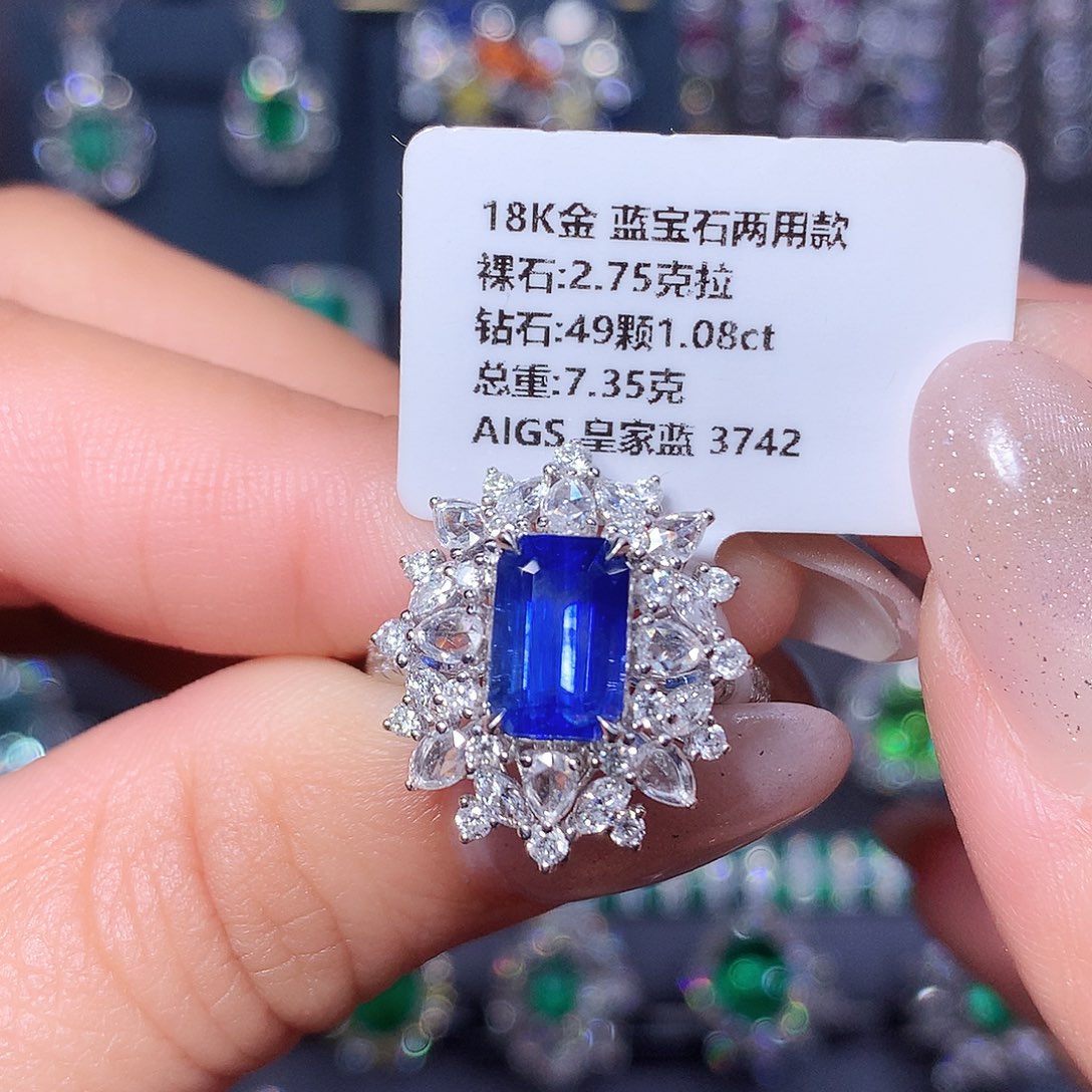 18K金镶嵌蓝宝石戒指
