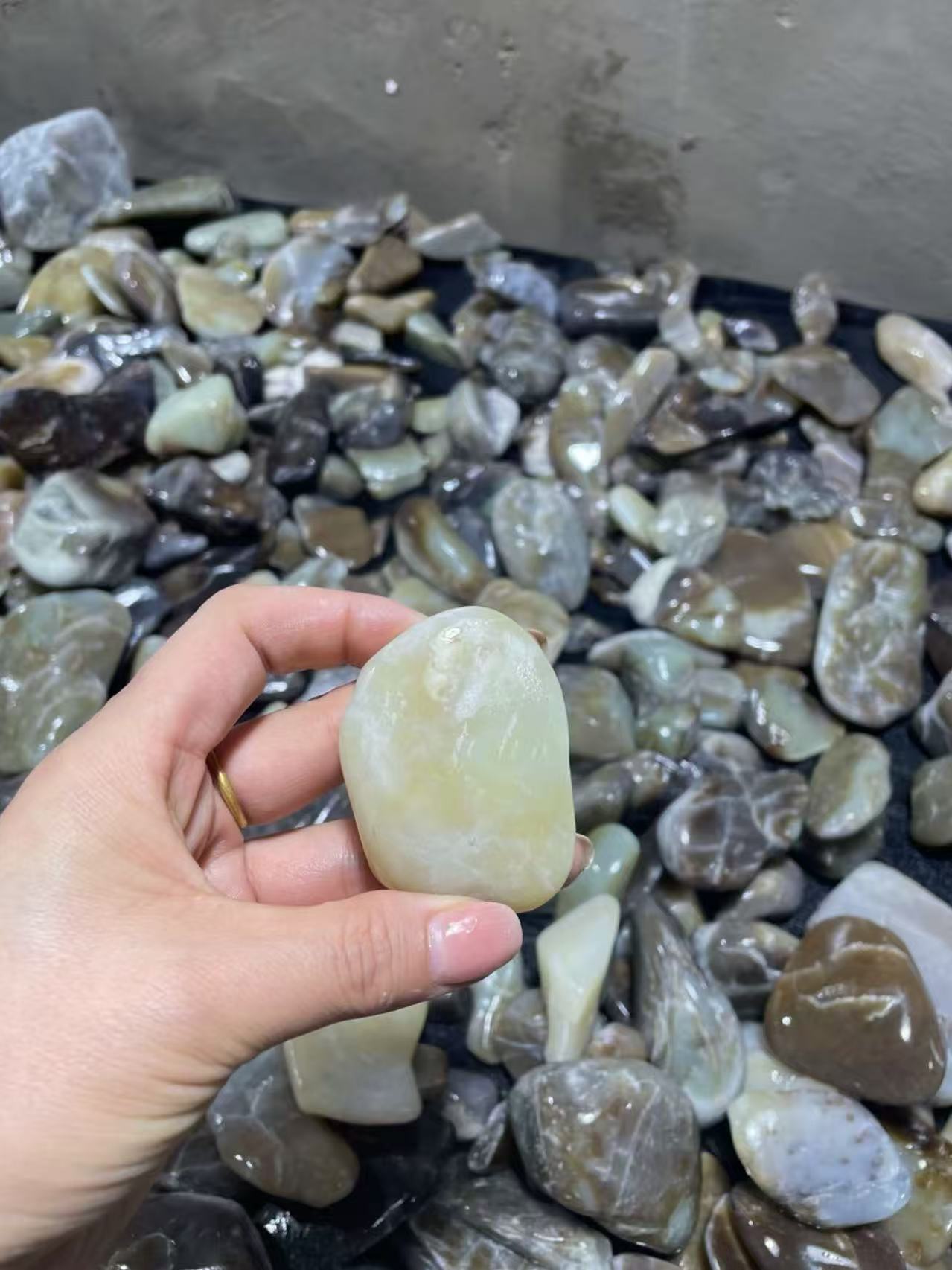 新疆水冲料子原石