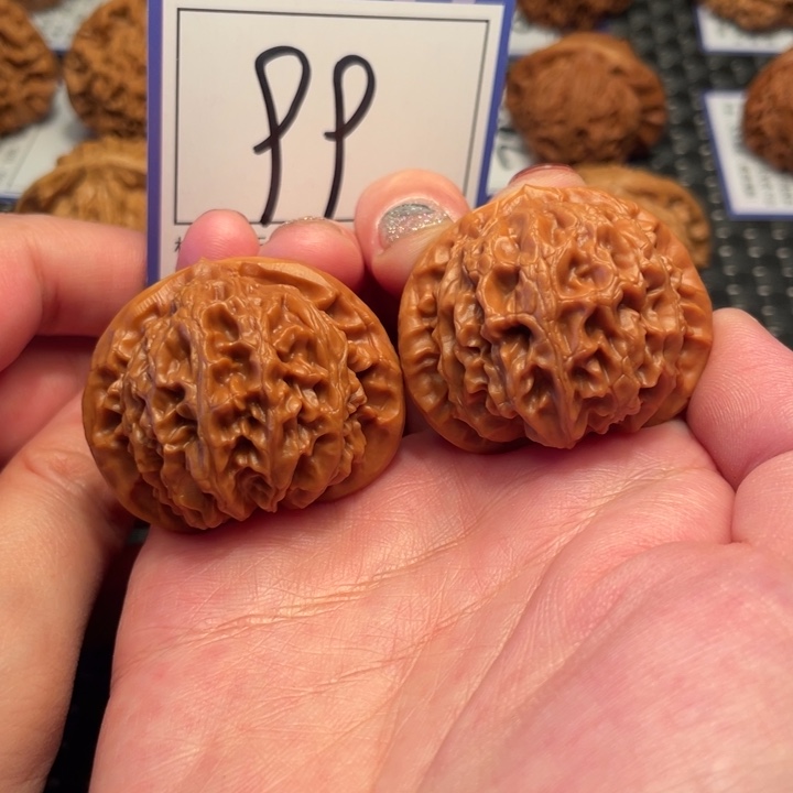 桃核把件40宫灯99。。。