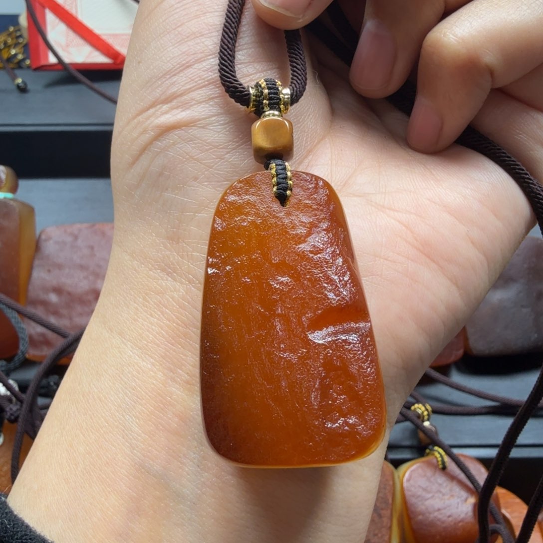 琥珀吊坠(赠链)未镶嵌
