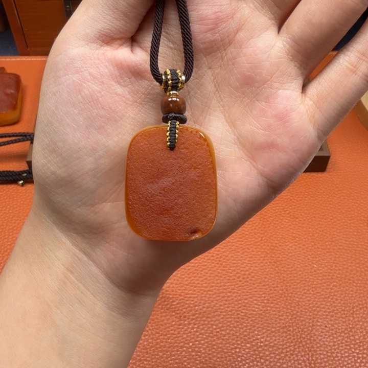 蜜蜡未镶嵌吊坠(赠链)