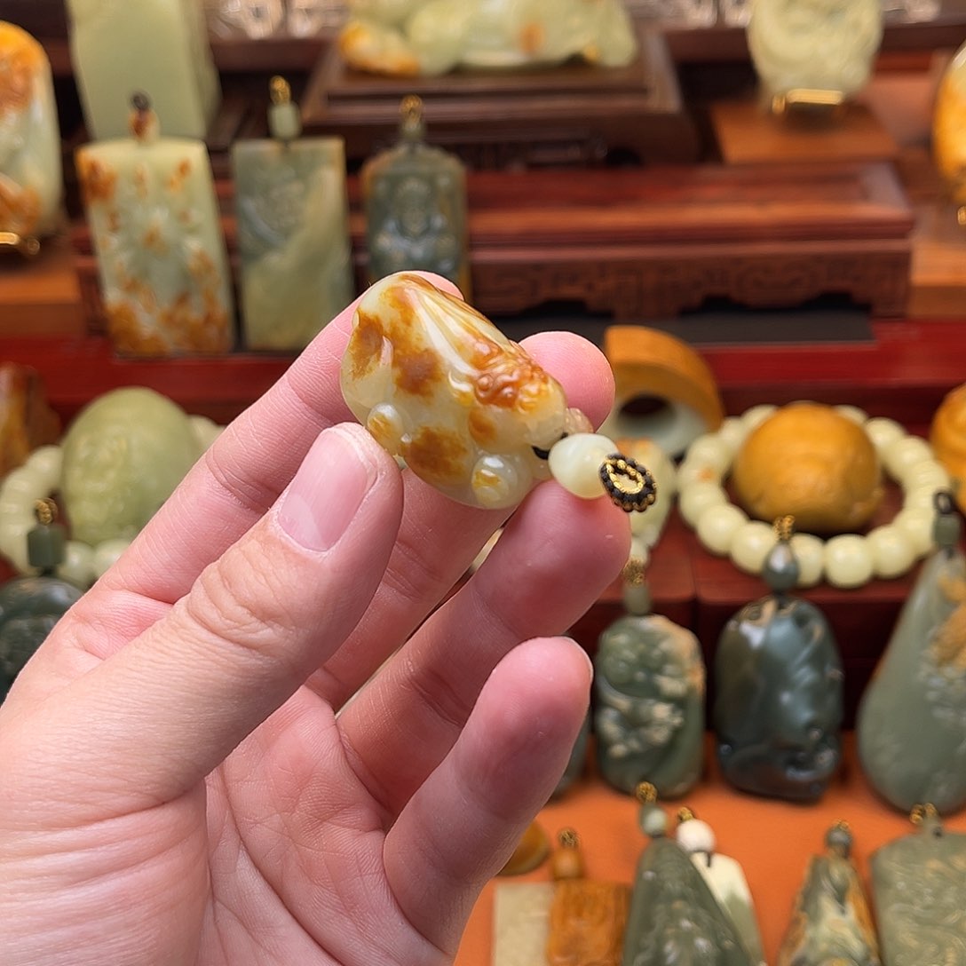 岫岩河磨玉（透闪石质玉）颈饰未镶嵌用****4