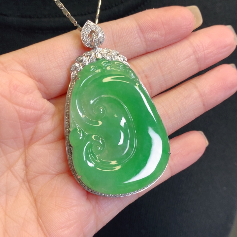 【闪购商品】翡翠18K金镶嵌颈饰如意