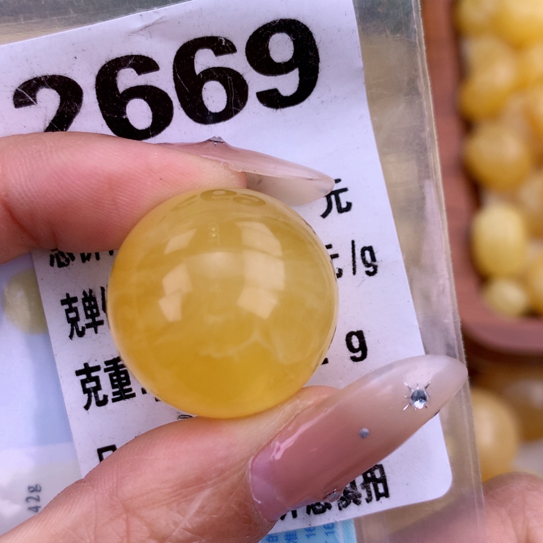 琥珀未镶嵌珠宝奇石22.7 磕碰