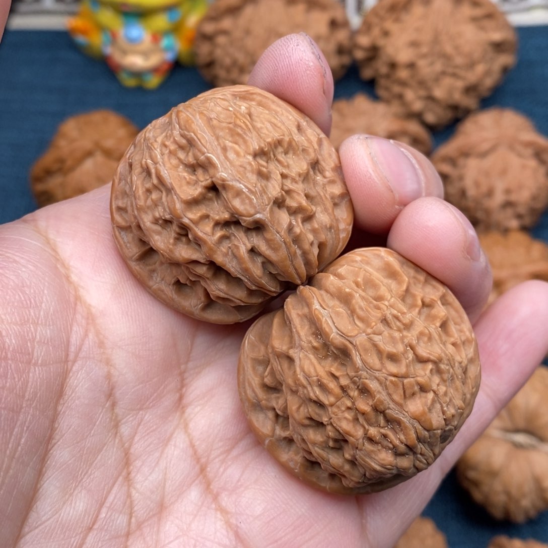 文玩核桃把件35.8山地正磨