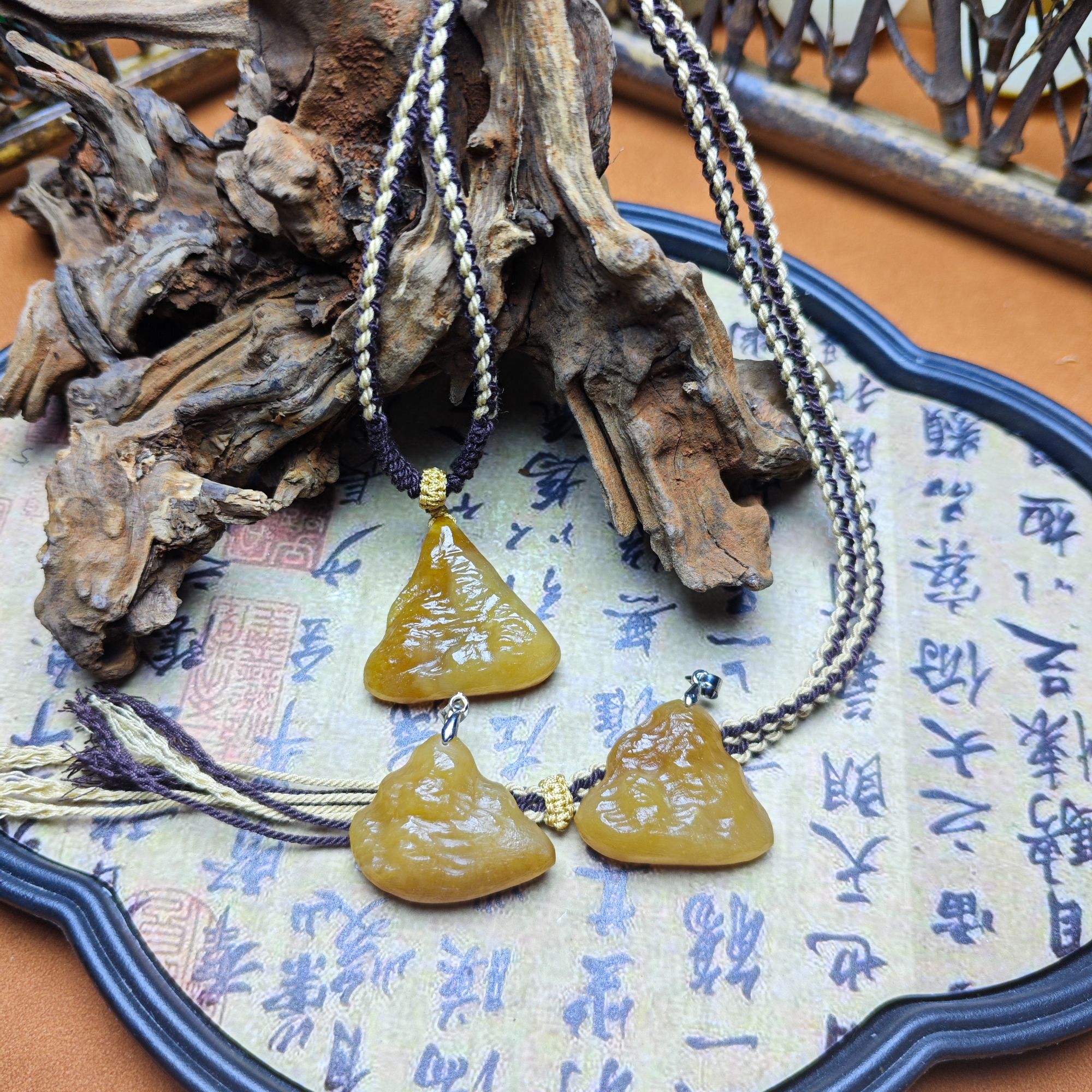 天然和田玉且末唐小金山 精品吊坠 多样性发货【拍一发一】