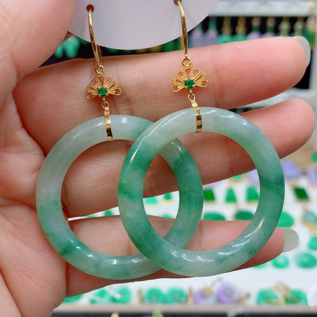 翡翠18K金镶嵌耳饰的