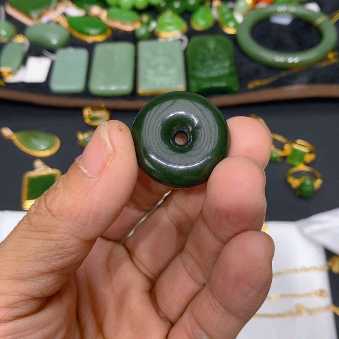 和田玉（碧玉）颈饰未镶嵌鸿*来