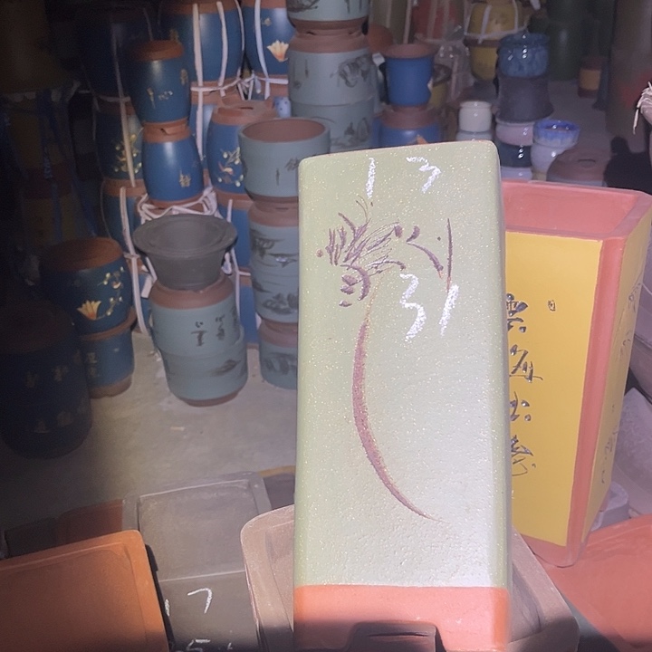 紫砂花盆紫砂花盆和一