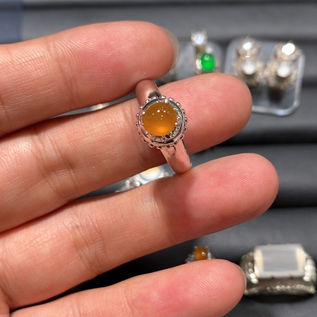 定制翡翠未镶嵌缅甸天然翡翠冰黄蛋面