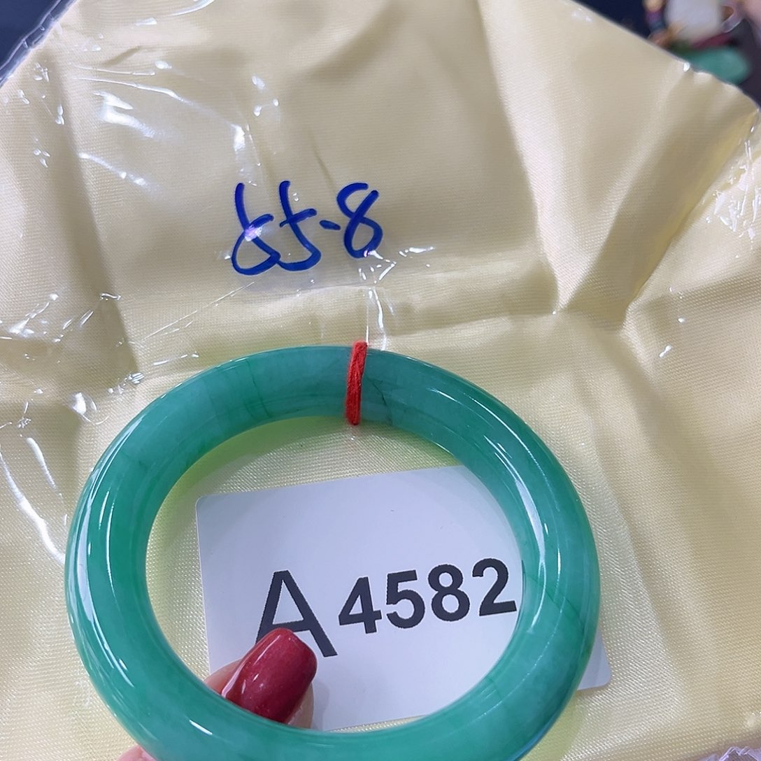 翡翠手镯未镶嵌张*多样性