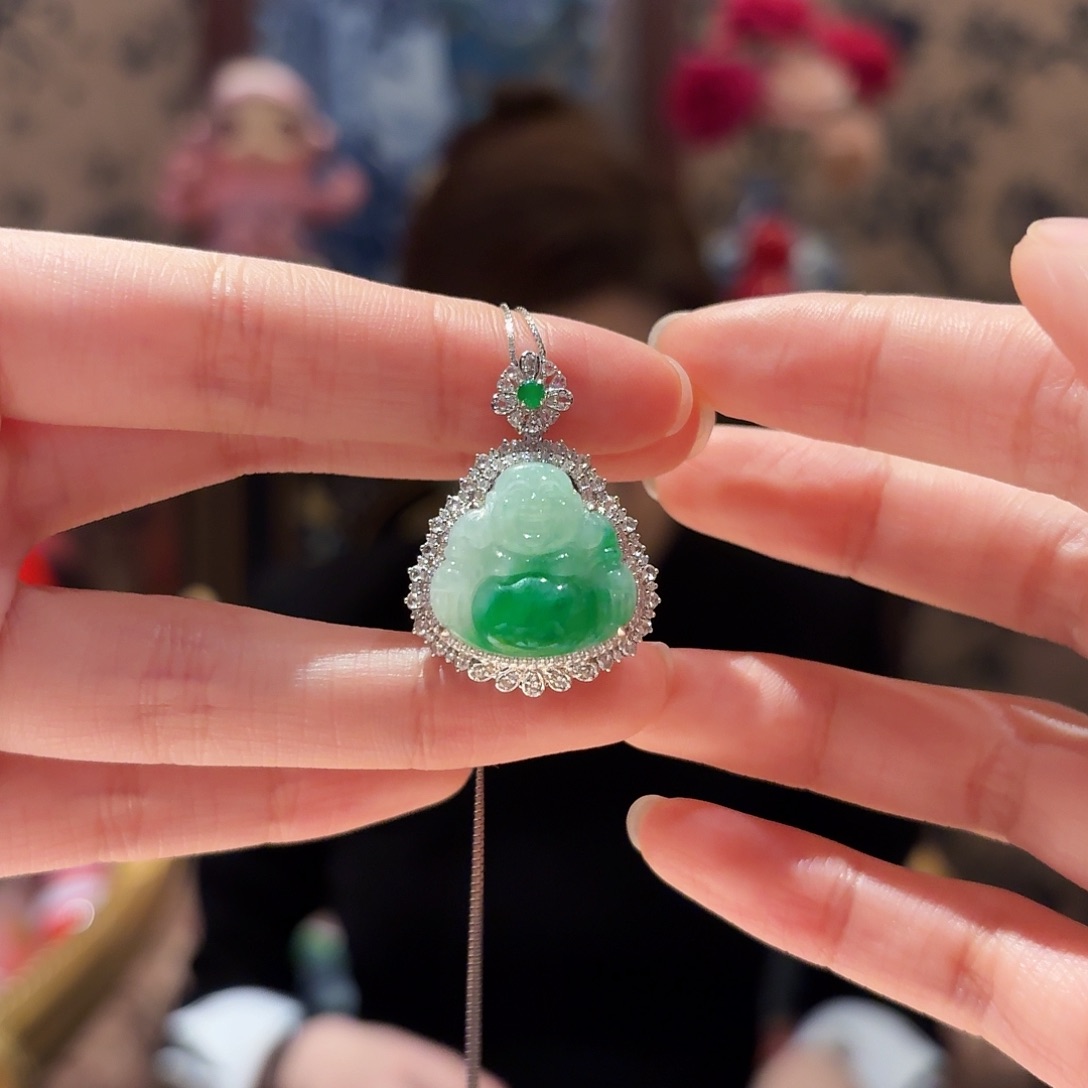 翡翠吊坠(赠链)18K金镶嵌吊坠