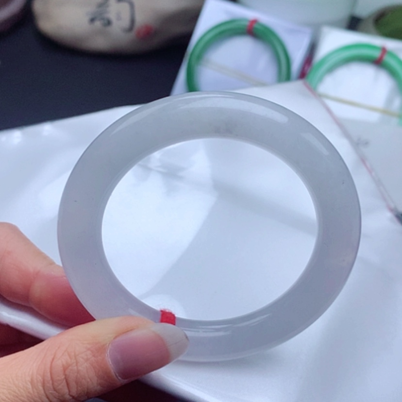 【闪购商品】翡翠手镯未镶嵌            圆条53 白月光