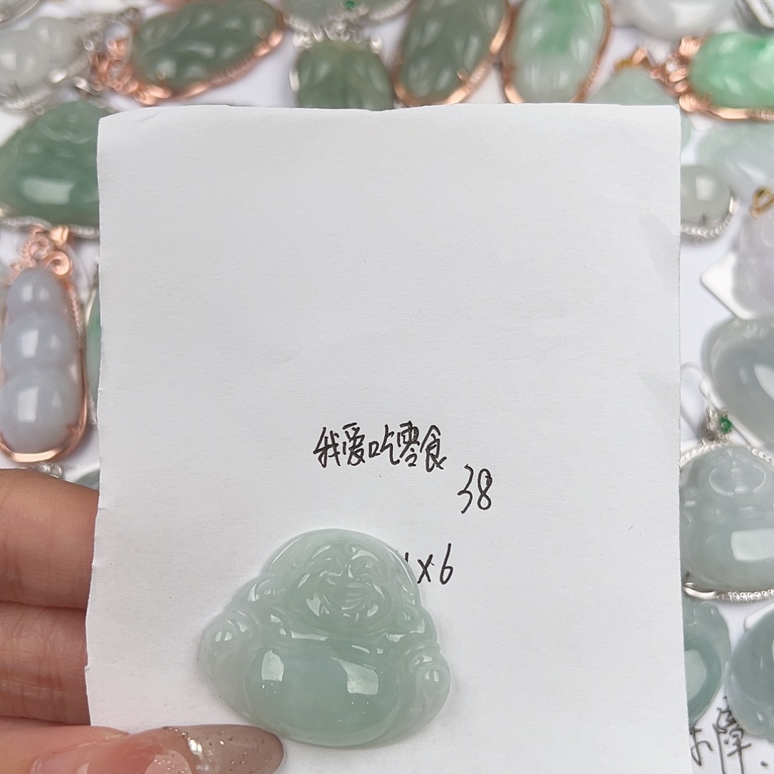 我***食翡翠未镶嵌颈饰天然翡翠