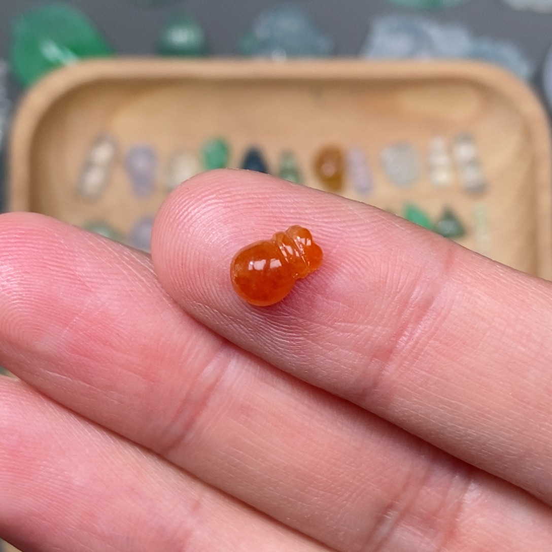 翡翠颈饰未镶嵌钱袋