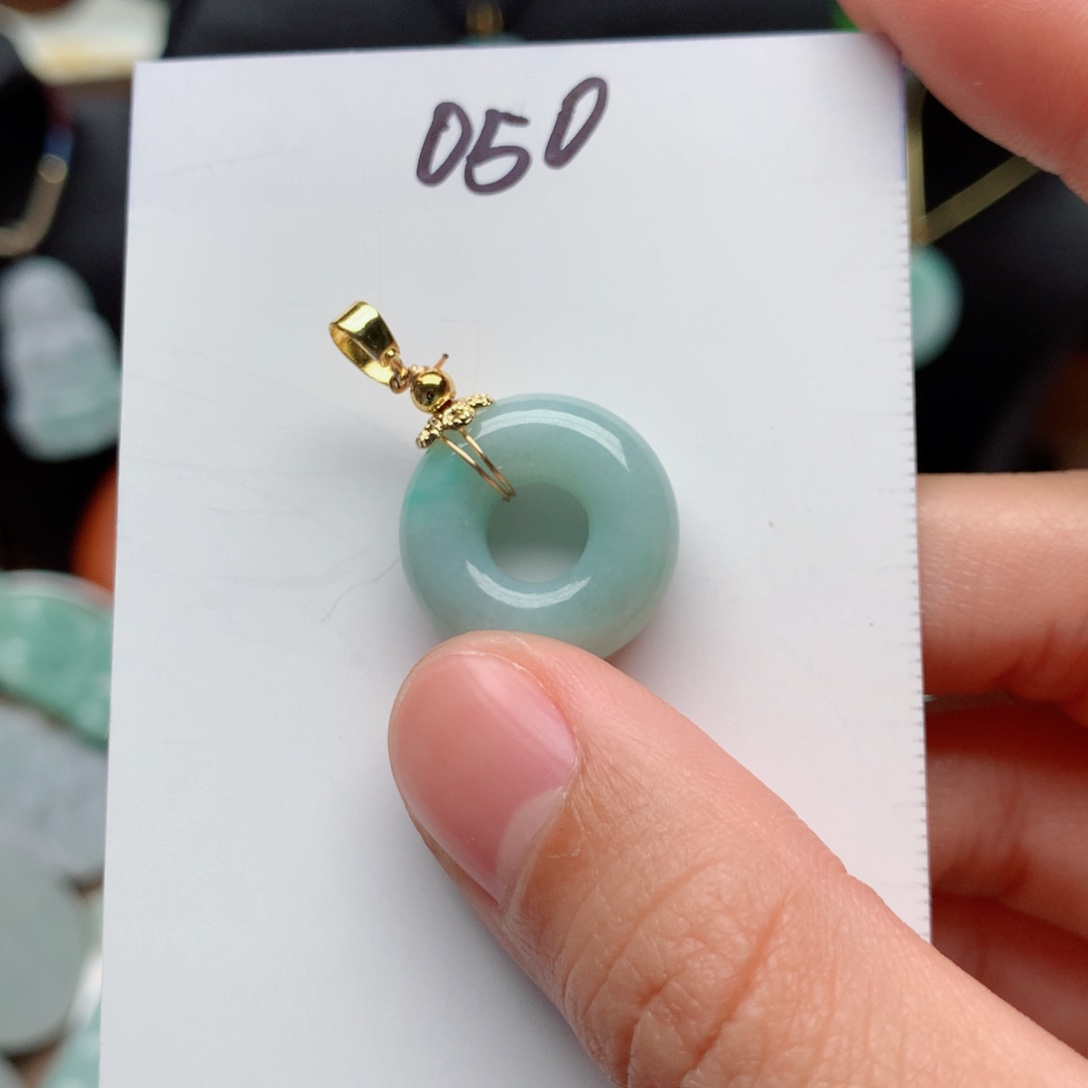 翡翠颈饰合金吊坠