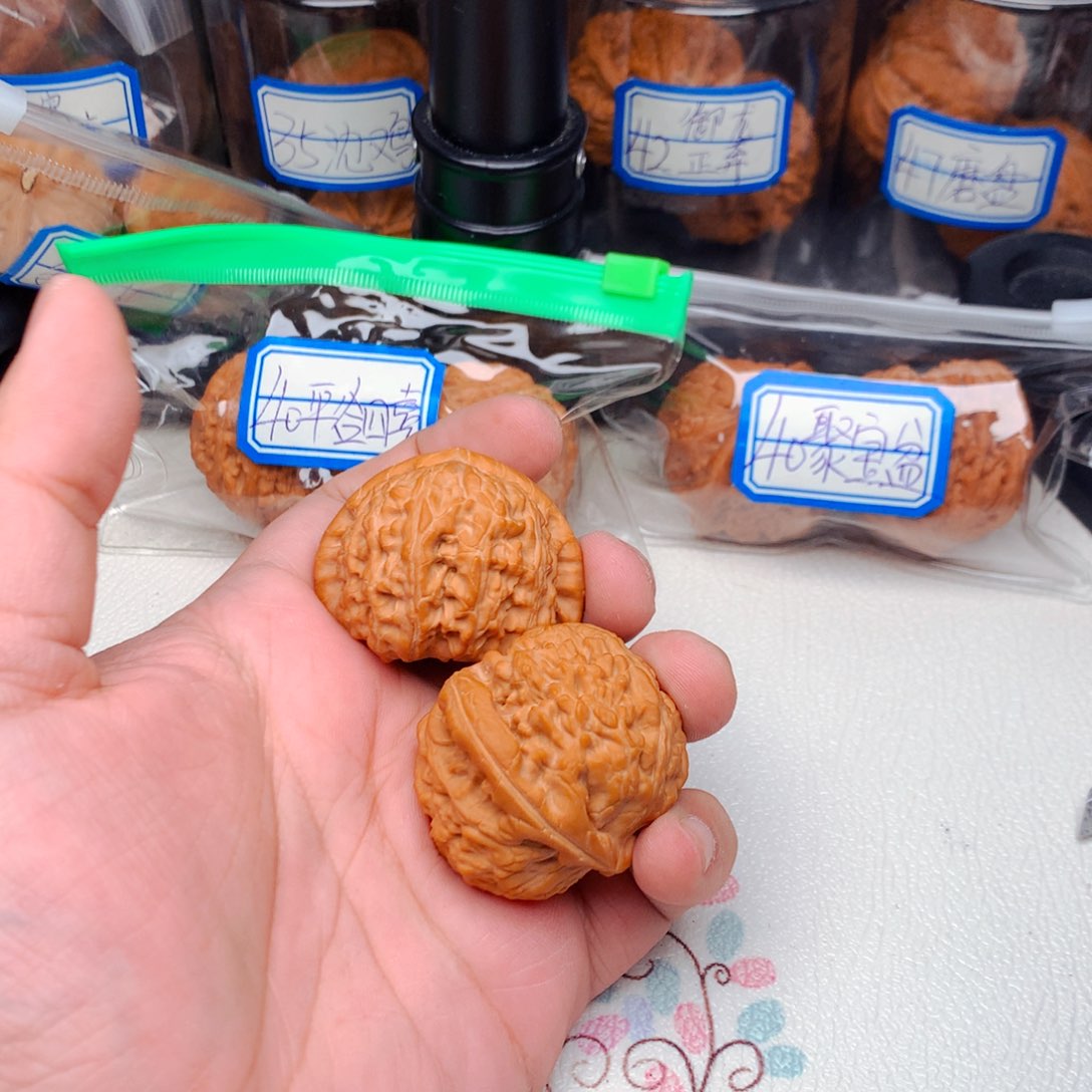 文玩核桃把件观**在白狮子