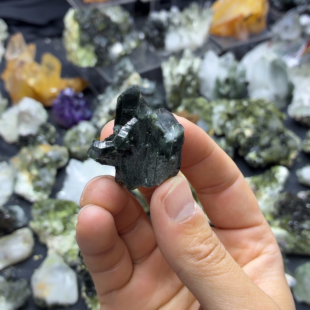 刘***记石材超灭黑绿幽簇