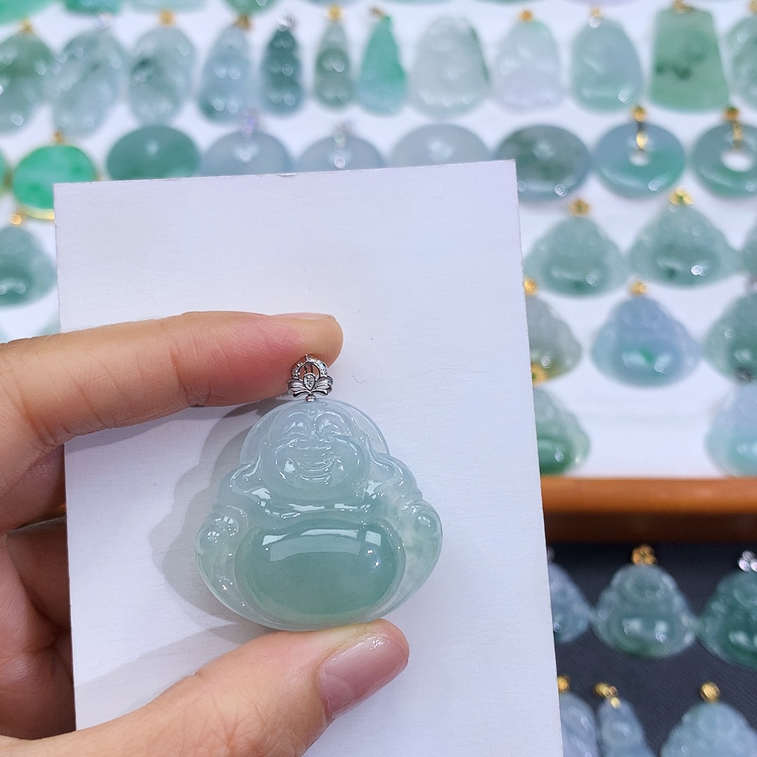 翡翠18K金镶嵌颈饰翡翠吊坠