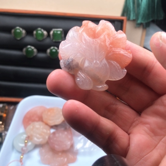 石英质玉，未镶嵌