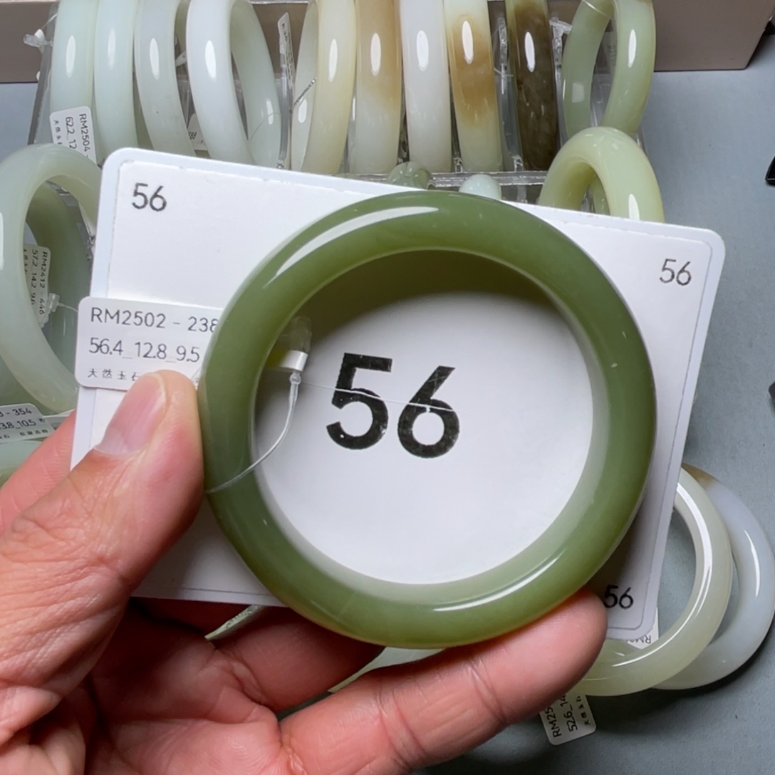 思***思和田玉未镶嵌手镯