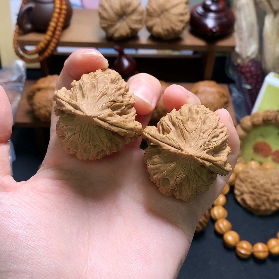 文玩核桃吊坠鸡心42