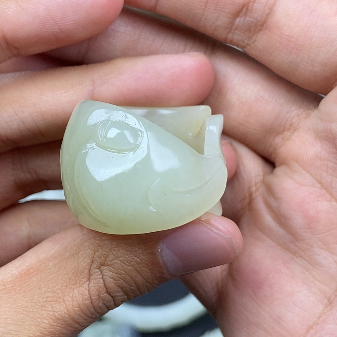 和田玉未镶嵌把件