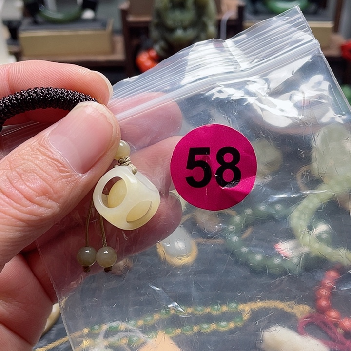 和田玉吊坠未镶嵌?**子