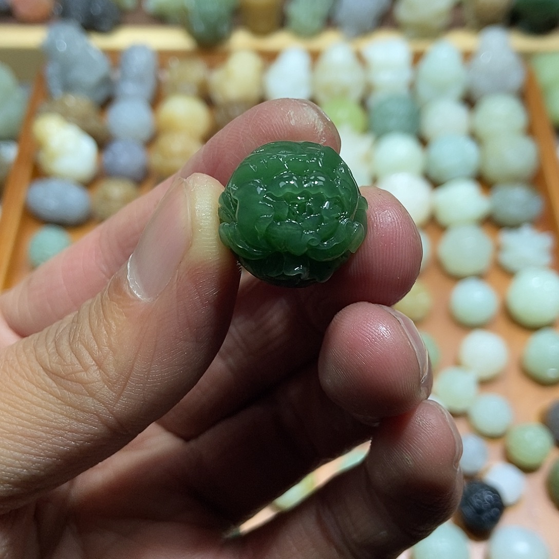 和田玉未镶嵌颈饰定制