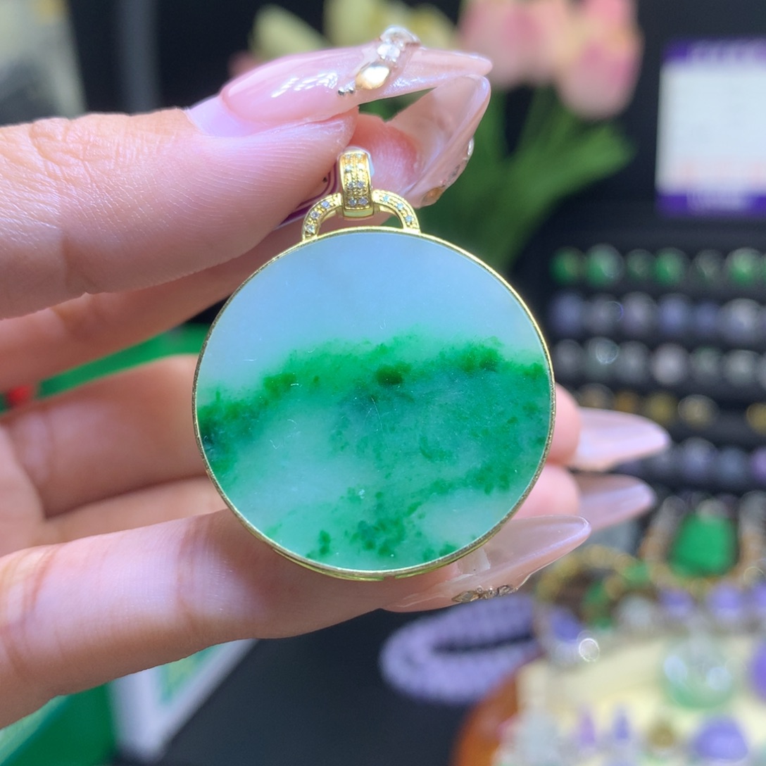 翡翠18K金镶嵌颈饰天然