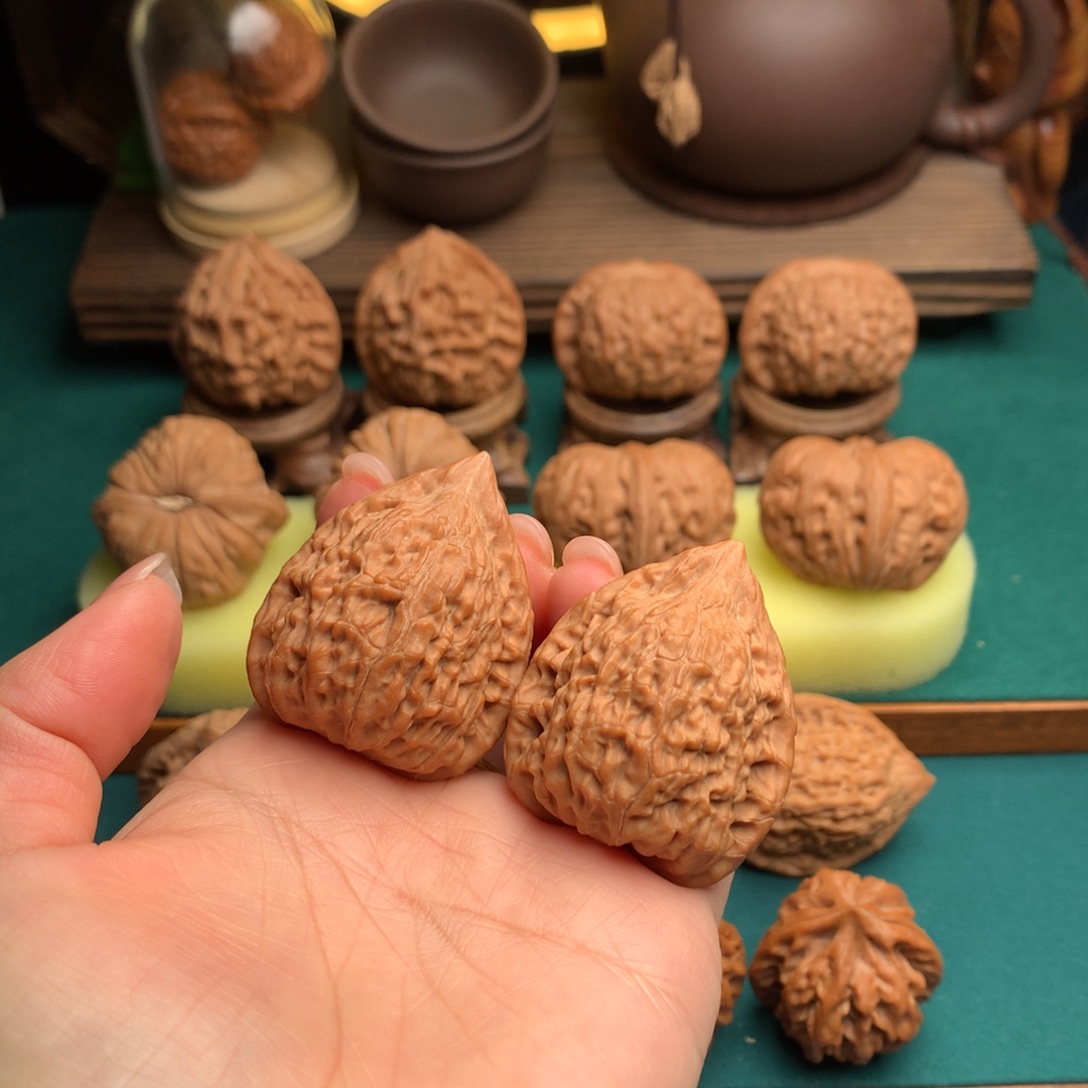 小***西文玩核桃吊坠全品原树蛇王一抹红